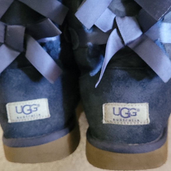 UGG  navy blue with ribbon bows in back size 6 - Picture 3 of 9